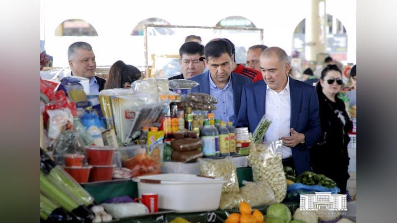 Изрображение 'Хоким Ташкента изучил цены на Госпитальном рынке (фото)'