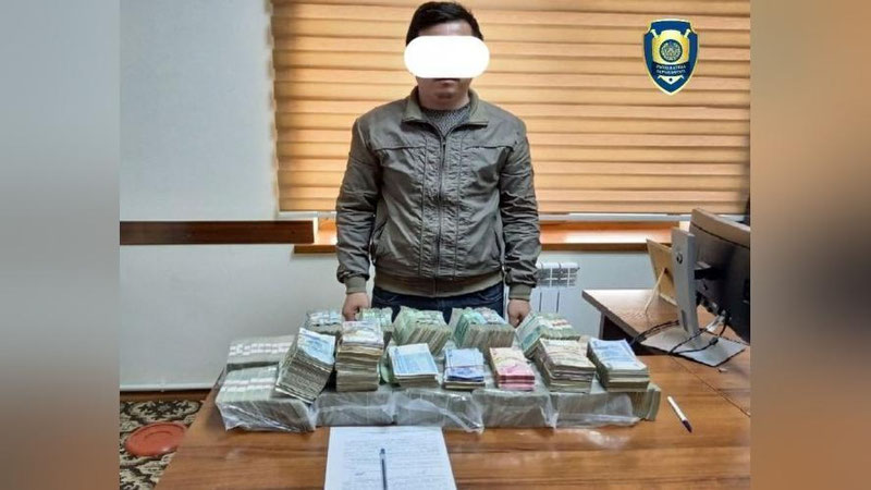 Изрображение 'Кассир банка в Сурхандарье играл в тотализатор на деньги, предназначенные для пенсий и пособий'