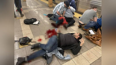Изрображение 'В метро Нью-Йорка неизвестный в противогазе устроил стрельбу'