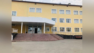 'Сирдарёда мактаб ўқувчиси қариндошлари билан ўқитувчи ва директор ўринбосарини калтаклади'ning rasmi