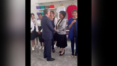 'Президент Қашқадарёда ёпилиб кетган Меҳрибонлик уйларининг болаларини асраб олган оилалар билан кўришди (видео)'ning rasmi