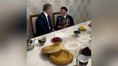'Шавкат Мирзиёев Иккинчи жаҳон уруши қатнашчиси билан суҳбатлашди (видео)'ning rasmi