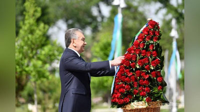 Изрображение 'Президент Узбекистана посетил Парк Победы и возложил цветы к комплексу "Ода стойкости"'