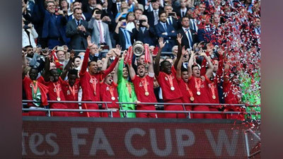 '"Ливерпуль" финалда "Челси"ни мағлубиятга учратиб, Англия кубогини қўлга киритди'ning rasmi