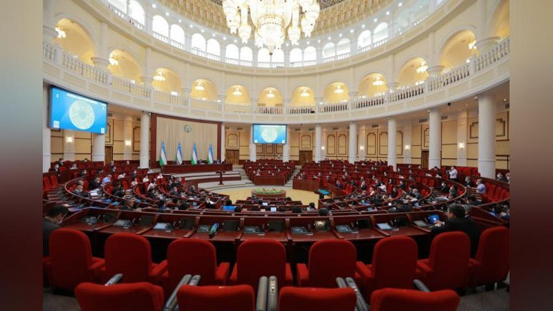 'Konstitusiyaga o`zgartish va qo`shimchalar kiritishga oid qonun loyihasidan Qoraqalpog`iston Respublikasi maqomiga oid qismi chiqarildi'ning rasmi