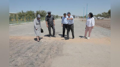 'Давлат муассасаларини эгаллаб олишга қилинган ҳаракат, кўчаларни қонга тўлгани айтилган ёлғон хабарлар ёхуд ёқиб юборилган машиналар... Комиссия аъзолари тўлиқ тинчликка эришилган Қорақалпоғистон кўчаларида бўлишди'ning rasmi