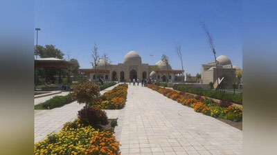 '10 asrlik tut daraxti, Xitoy ipak qog`oziga bitilgan Qur`oni Karim yoxud tavalludiga 1000 yil to`lgan buyuk alloma hayoti bilan tanishuv...'ning rasmi