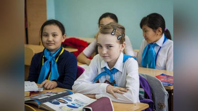 'Qozog`iston maktablarida rus va ingliz tillari endi o`rgatilmaydi'ning rasmi