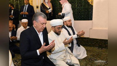 Изрображение 'Президент Шавкат Мирзиёев посетил Мечеть Пророка в Медине (фото)'