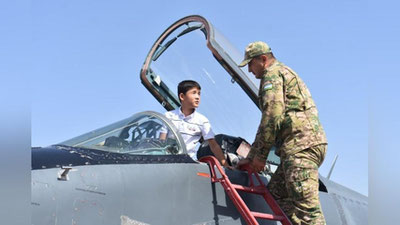 'O`zbekiston havo floti kunida harbiy xizmatchilarga "Namunali xizmati uchun" ko`krak nishonlari topshirildi'ning rasmi