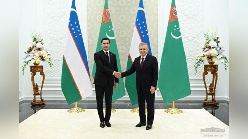 'Shavkat Mirziyoevning Turkmaniston Prezidenti Serdar Berdimuhamedov bilan muzokaralari boshlandi'ning rasmi