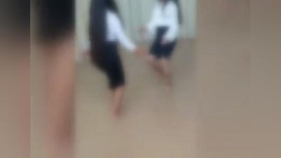 'Navoiyda raqsga tushgan maktab qizlarining onalariga berilgan jazo noqonuniy deb topildi'ning rasmi