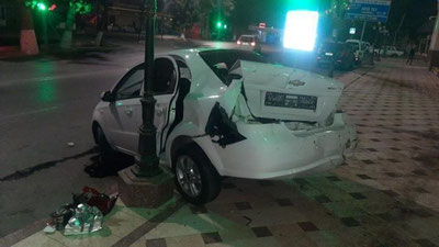 Изрображение 'В Учтепинском районе водитель "Нексии" спровоцировал ДТП: фото последствий'