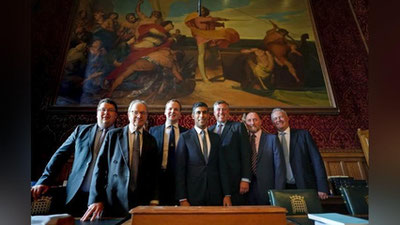 'Buyuk Britaniyaning jonli yangilanishlari: Osiyolik Sunak navbatdagi bosh vazir bo`ldi'ning rasmi