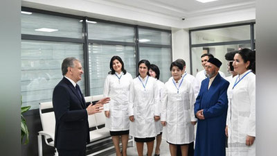 Изрображение 'Президент Шавкат Мирзиёев посетил семейную поликлинику №22 в Учтепе (фото)'