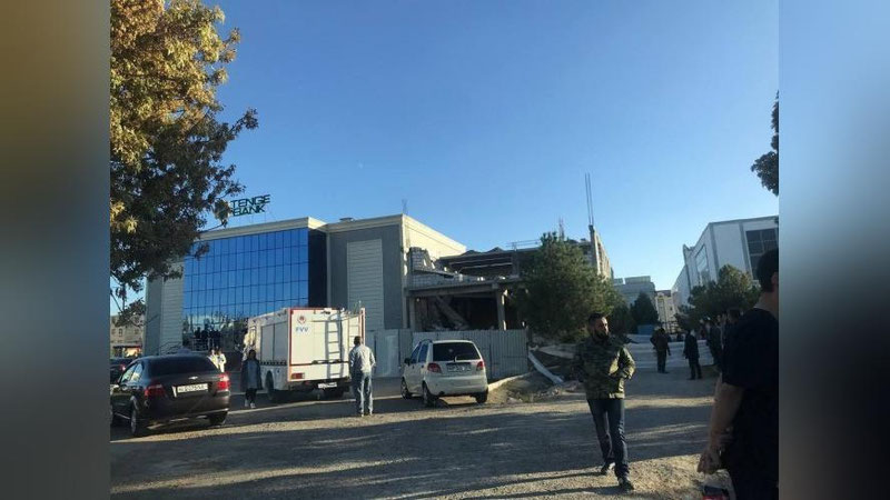 Изрображение 'Недостроенное здание обрушилось в Бухаре: 1 человек пострадал'