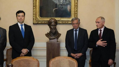 'Fransiyada Abu Ali Ibn Sino byusti  o`rnatildi'ning rasmi