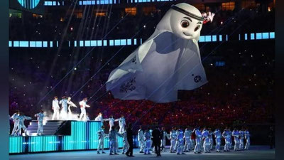 'Qatar amiri nutqi, Morgan Friman chiqishi yoxud chempionatni Qur`on tilovati bilan ochib bergan G`anim Al Muftoh'ning rasmi