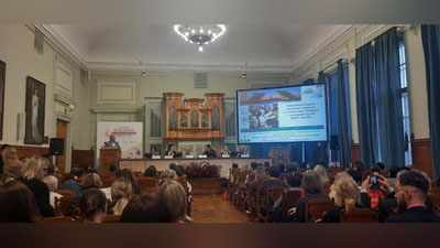'Akusherlik  va ginekologiya markazi Sankt-Peterburgdagi tibbiyot forumida tadqiqotlarining taqdimotini o`tkazdi'ning rasmi
