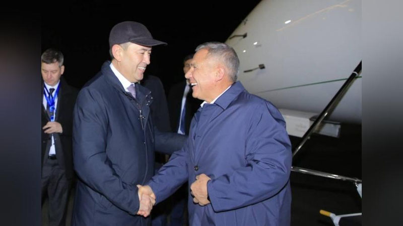 Изрображение 'Президент Татарстана прибыл в Самарканд'