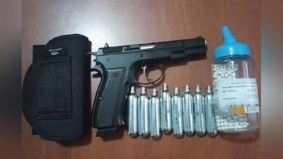 'Sirdaryodagi chegara bojxona postida Qozog`istondan O`zbekistonga noqonuniy to`pponcha olib kirishga uringan shaxs ushlandi'ning rasmi