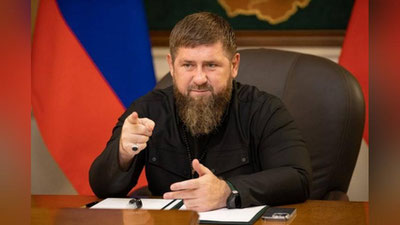 'Ramzan Qodirov Zelenskiyni otishga mo`ljallangan maxsus pistolet borligini aytdi'ning rasmi