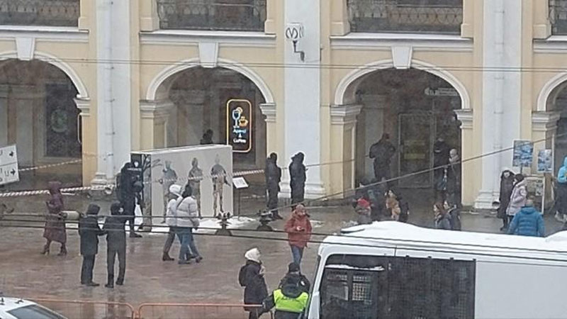 Изрображение 'Уроженец Узбекистана выстрелил в сотрудника ОМОНа в Петербурге (видео)'