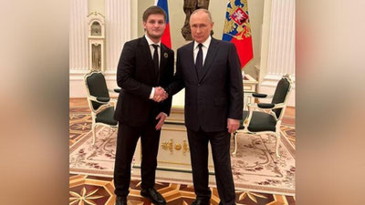 'Putin Qodirovning 17 yoshli o`g`lini uylanayotgani bilan tabriklash uchun u bilan uchrashdi'ning rasmi