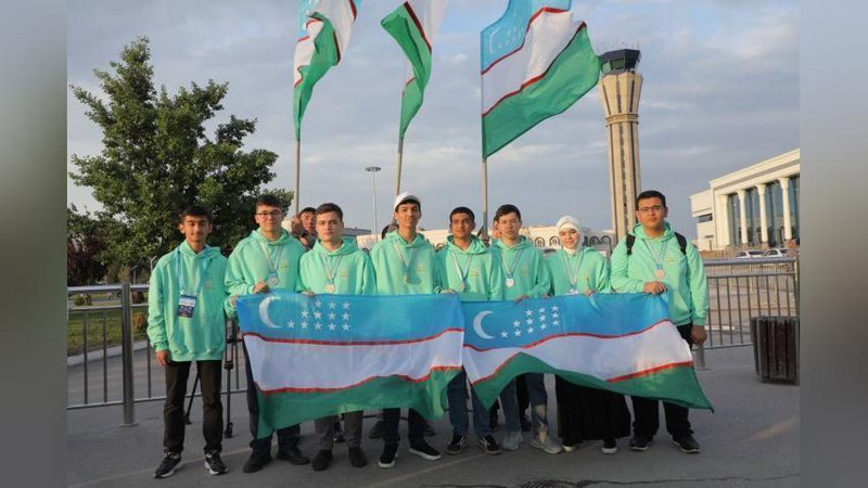 'Qozog`iston o`tkazilgan Mendeleev olimpiadasida g`alabani qo`lga kiritib qaytgan o`quvchilar tantanali kutib olindi'ning rasmi