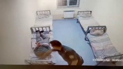 'Surxondaryoda IIB xodimi qo`li bog`langan bemorni kaltakladimi? Oydinlik kiritildi (video)'ning rasmi