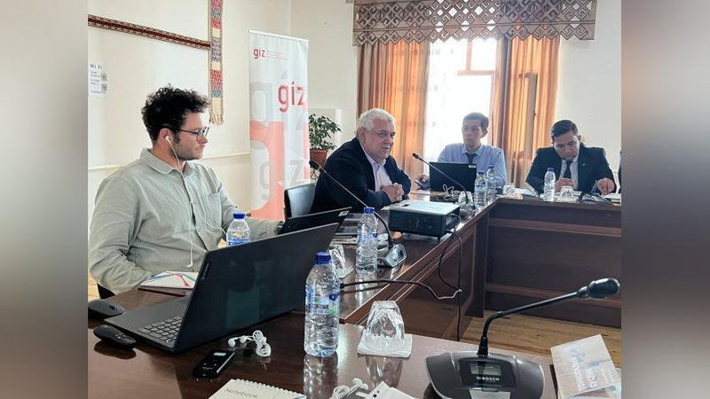 'Uchta davlat mutaxassislari Ustyurt platosida bioxilma-xillikni saqlash bo`yicha hamkorlik masalalarini muhokama qildilar'ning rasmi