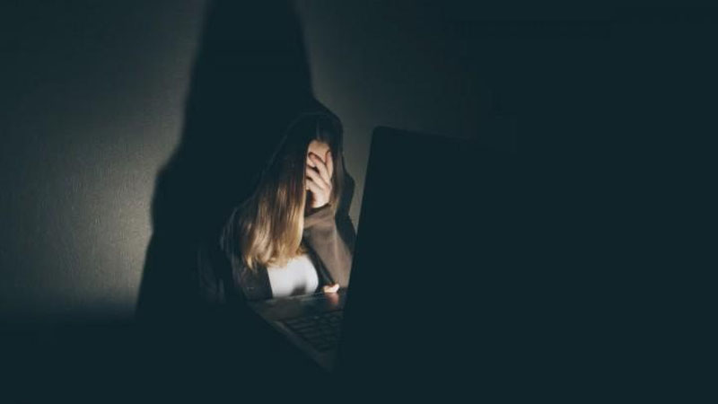 'Ijtimoiy tarmoqda shaxslarning fotosurati va ovozini soxtalashtirganlar va qo`rqitib pul talab qilganlarga jazo kuchaytiriladi'ning rasmi