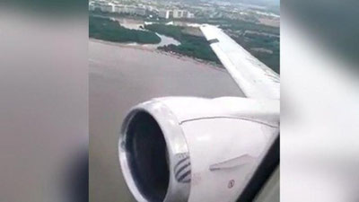 Изрображение 'Аэрофобам не смотреть: пассажиры сняли на видео отказ двигателя'