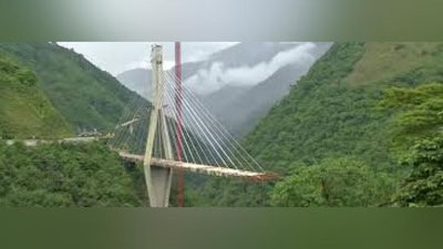 'Kolumbiyada ikki shaharni bog`lovchi ko`prik portlatildi'ning rasmi