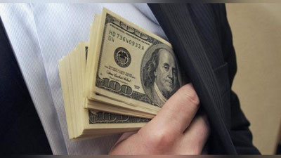 '“O`zbekiston pochtasi” aksiyadorlik jamiyati Samarqand filiali rahbari 40 ming dollar bilan ushlandi'ning rasmi