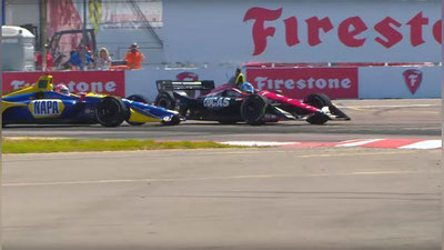 Изрображение 'НА ГОНКЕ В США СРАЗУ ПЯТЬ БОЛИДОВ НЕ ПОДЕЛИЛИ ТРАССУ (ВИДЕО)'