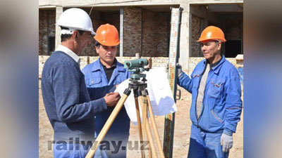 'Наманганда 3 қаватли темир йўл вокзали қад ростламоқда'ning rasmi