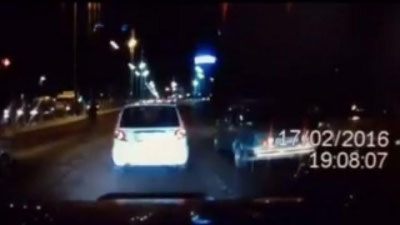 Изрображение 'Водители Ташкента придумали способ, как проучить любителей моргающих стоп-сигналов (Видео)'