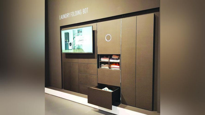 'KIYIMLARNI AJRATUVChI VA TAXLOVChI ROBOTLAR YaRATILADI'ning rasmi