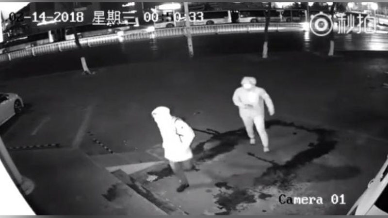 'Shanxay polisiyasi eng omadsiz o`g`rilikni namoyish etdi (Video)'ning rasmi