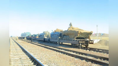 'Xalqaro armiya o`yinlariga jangovar texnikalarni tashish uchun maxsus dala temir yo`l inshooti qurildi (Video)'ning rasmi