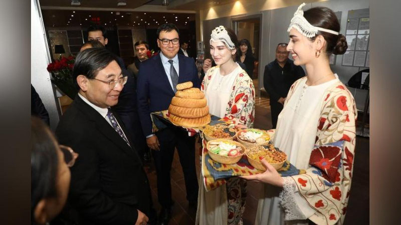 'Азиз Абдуҳакимов Хитой Халқ Республикаси маданият ва туризм вазири билан учрашди'ning rasmi