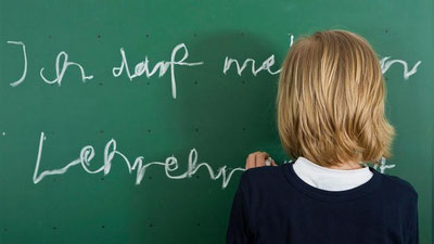 'ТЕХАСДА ЎҚИТУВЧИЛАРГА ҚУЛОҚСИЗ БОЛАЛАРНИ ТАЁҚ БИЛАН УРИШГА РУХСАТ БЕРИЛДИ'ning rasmi