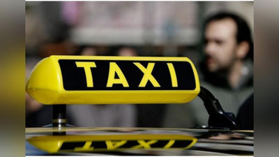 'Ozarboyjonlik haydovchi qo`lida rul va qalam bilan shahar manzarasini qog`ozga tushiradi (Video) 'ning rasmi