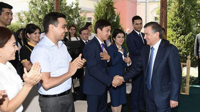 'Prezident yoshlarni tanlov asosida rahbarlikka tayinlash bo`yicha qarorni imzoladi'ning rasmi