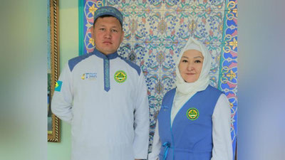 'Qozog`istonliklar uchun Hajda bir xil kiyim kiyish tavsiya etiladi'ning rasmi