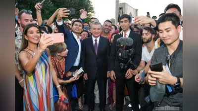 'Prezident Matbuot va ommaviy axborot vositalari xodimlari kuni munosabati bilan bir guruh jurnalistlarni mukofotladi'ning rasmi