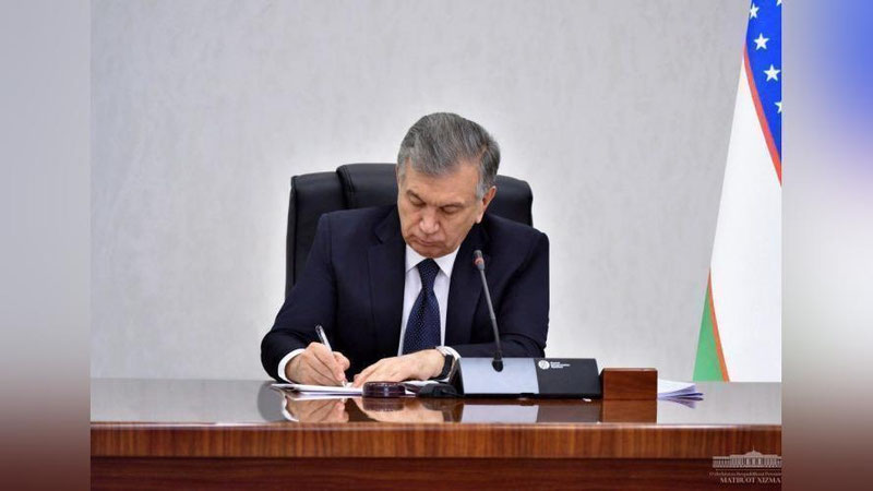'Prezident «O`zbekiston Respublikasi mustaqilligining 30 yilligi» esdalik nishoni to`g`risida farmonni imzoladi'ning rasmi