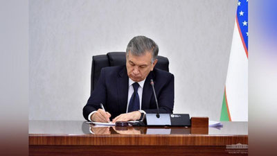 'Prezident «O`zbekiston Respublikasi mustaqilligining 30 yilligi» esdalik nishoni to`g`risida farmonni imzoladi'ning rasmi