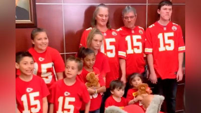 'Ko`p farzandli ota-ona 7 nafar aka-uka va opa-singillarni asrab oldi 'ning rasmi